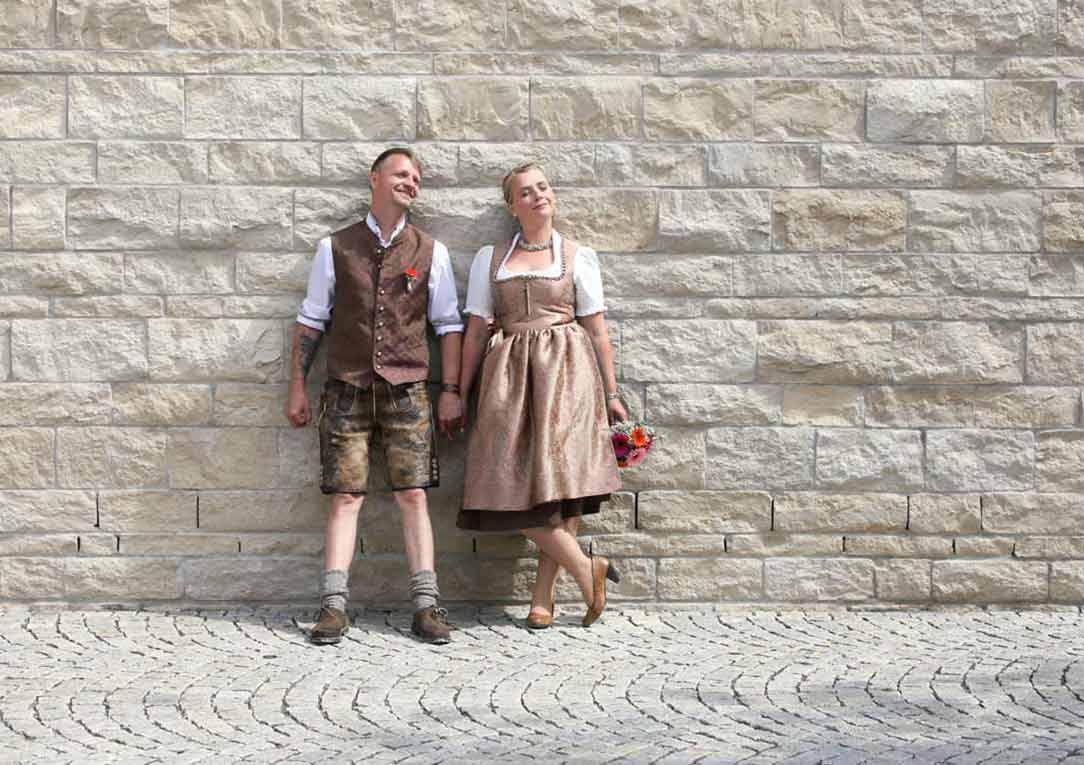 Brautpaar am Burgsaal Parsberg